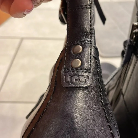 Ugg black leather woman’s boots - Picture 7 of 16